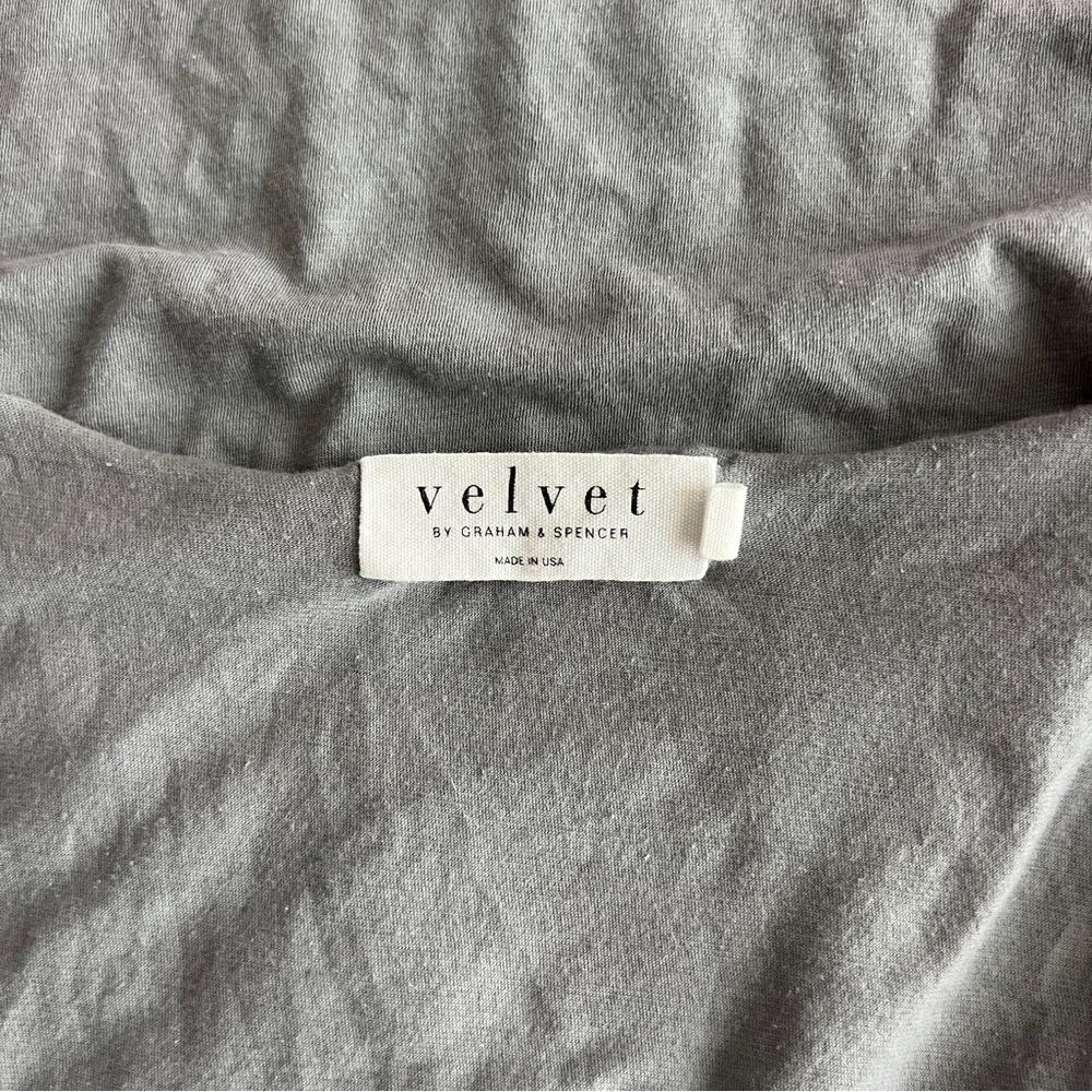 Velvet By Graham & Spencer Gray Twist Front V-Neck Short Sleeve Top - Picture 4 of 7